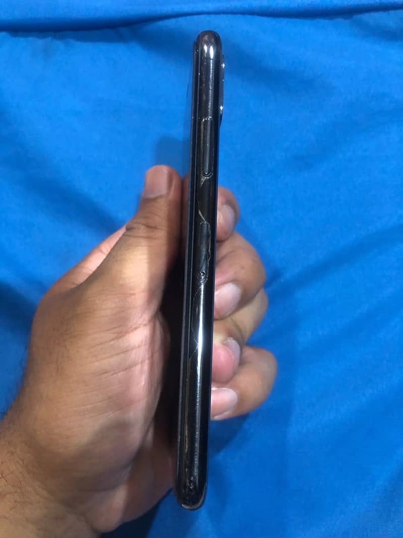 Apple iPhone X 4
