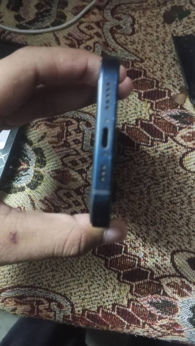 Apple iPhone 12 2