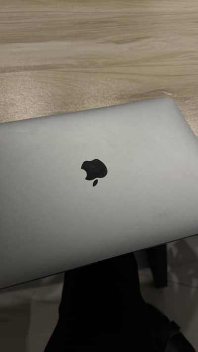 Macbook M1 air 8/256 98% battery health