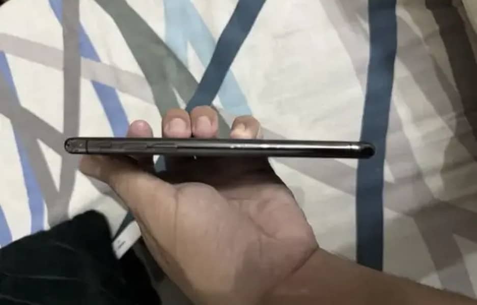 Apple iPhone X 3