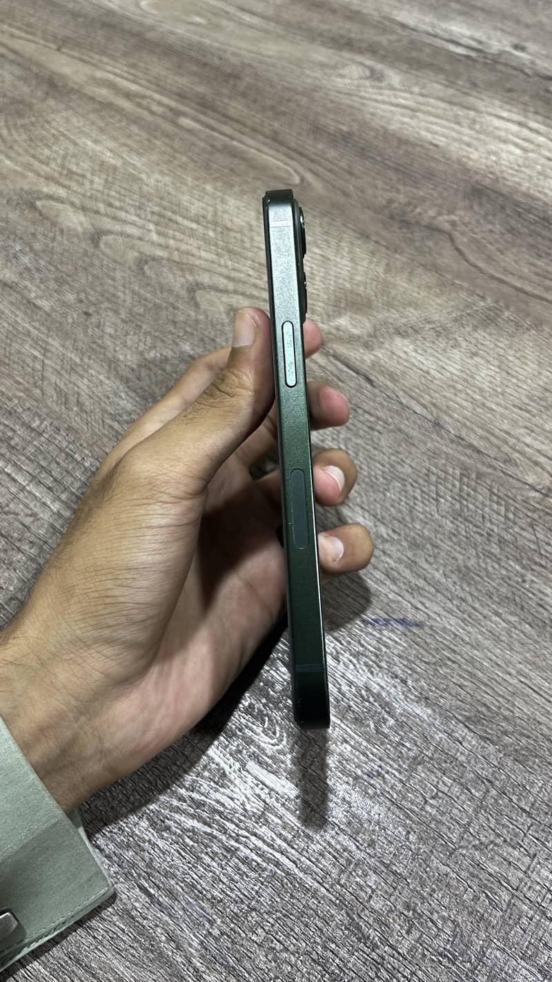 Apple iPhone 13 4