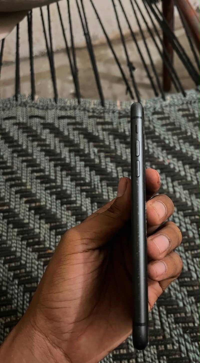 Apple iPhone 11 5