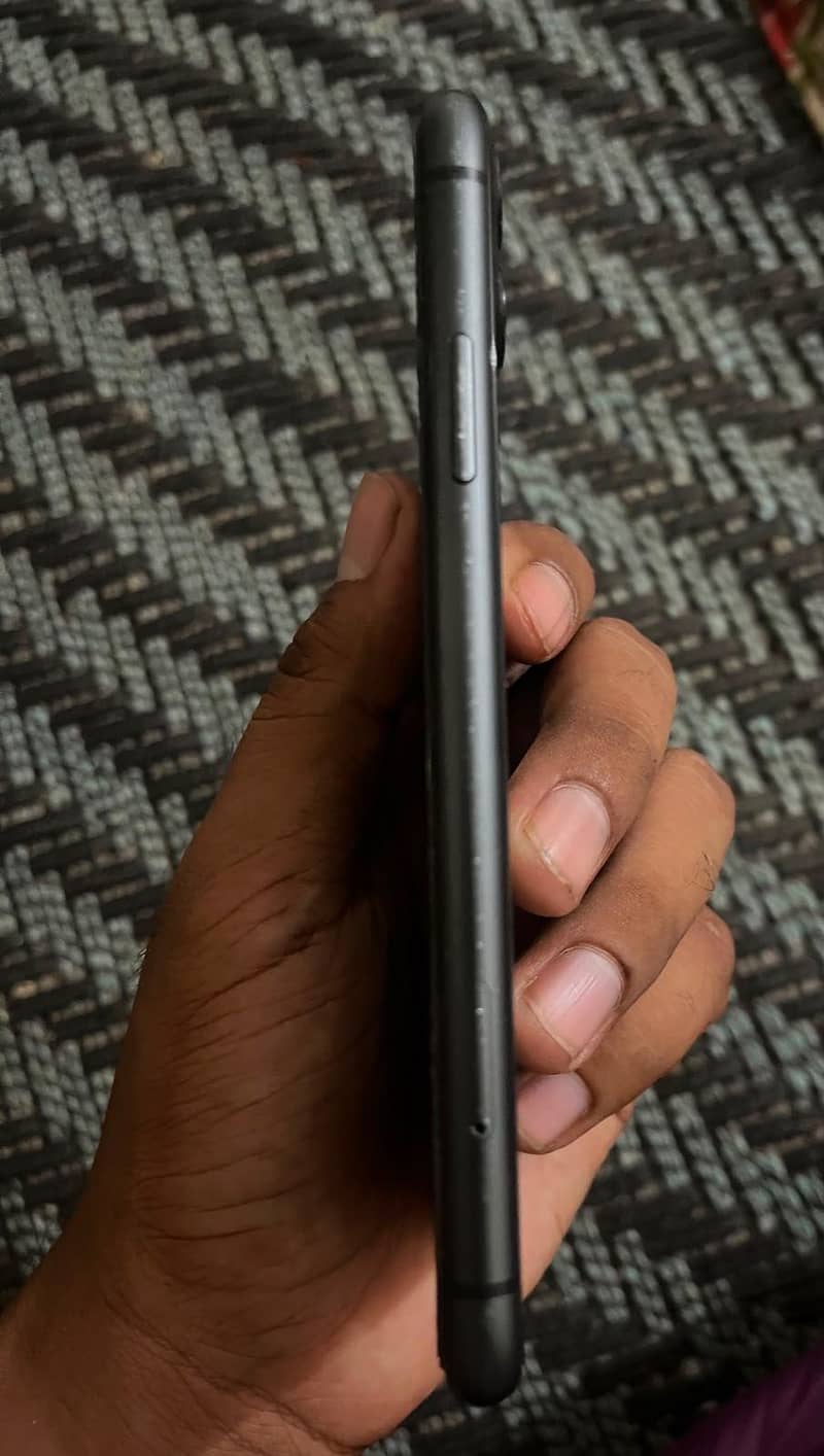 Apple iPhone 11 7