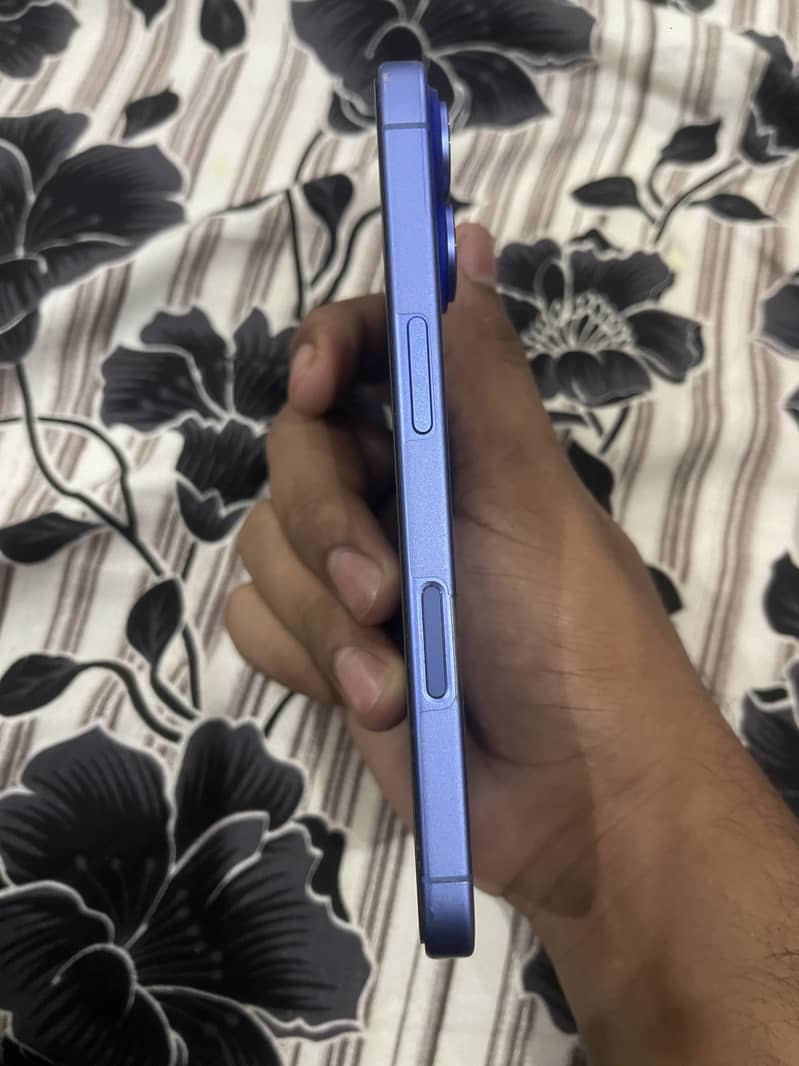 Apple iPhone 16 2