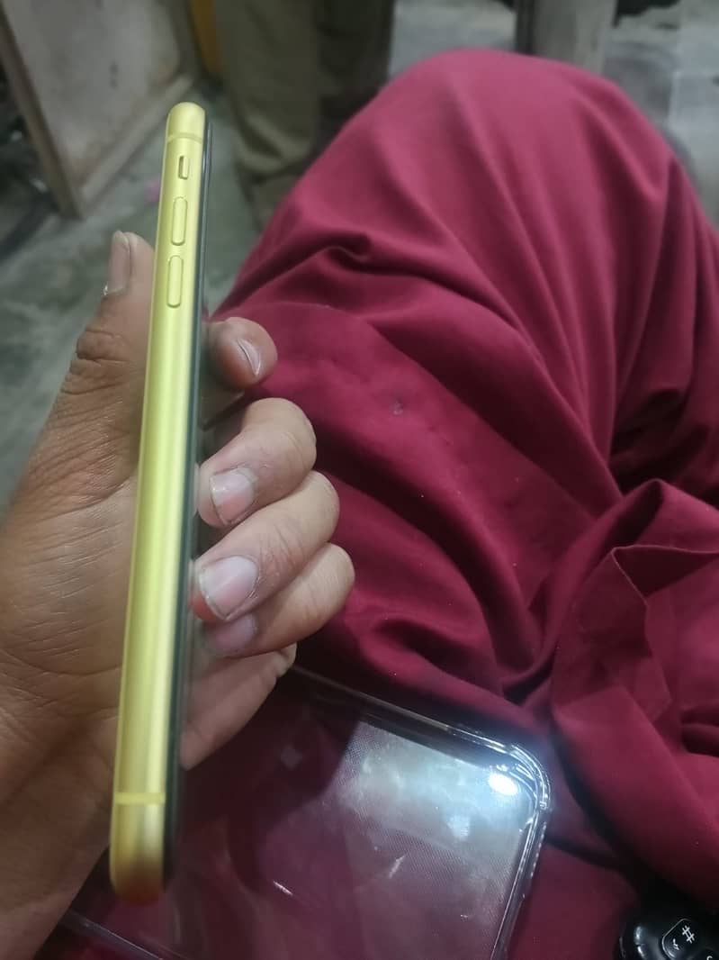 Apple iPhone 11 4