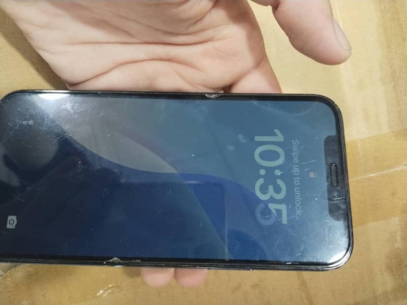 Apple iPhone 12 4