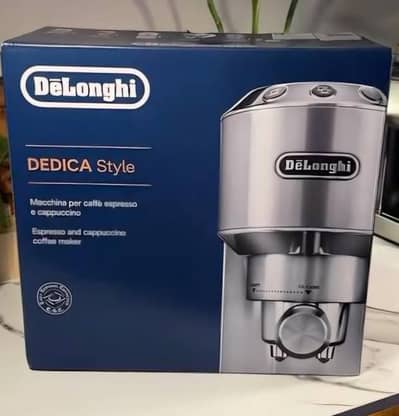 De’Longhi EC685 Dedica Espresso Coffee Machine – Red | Like New