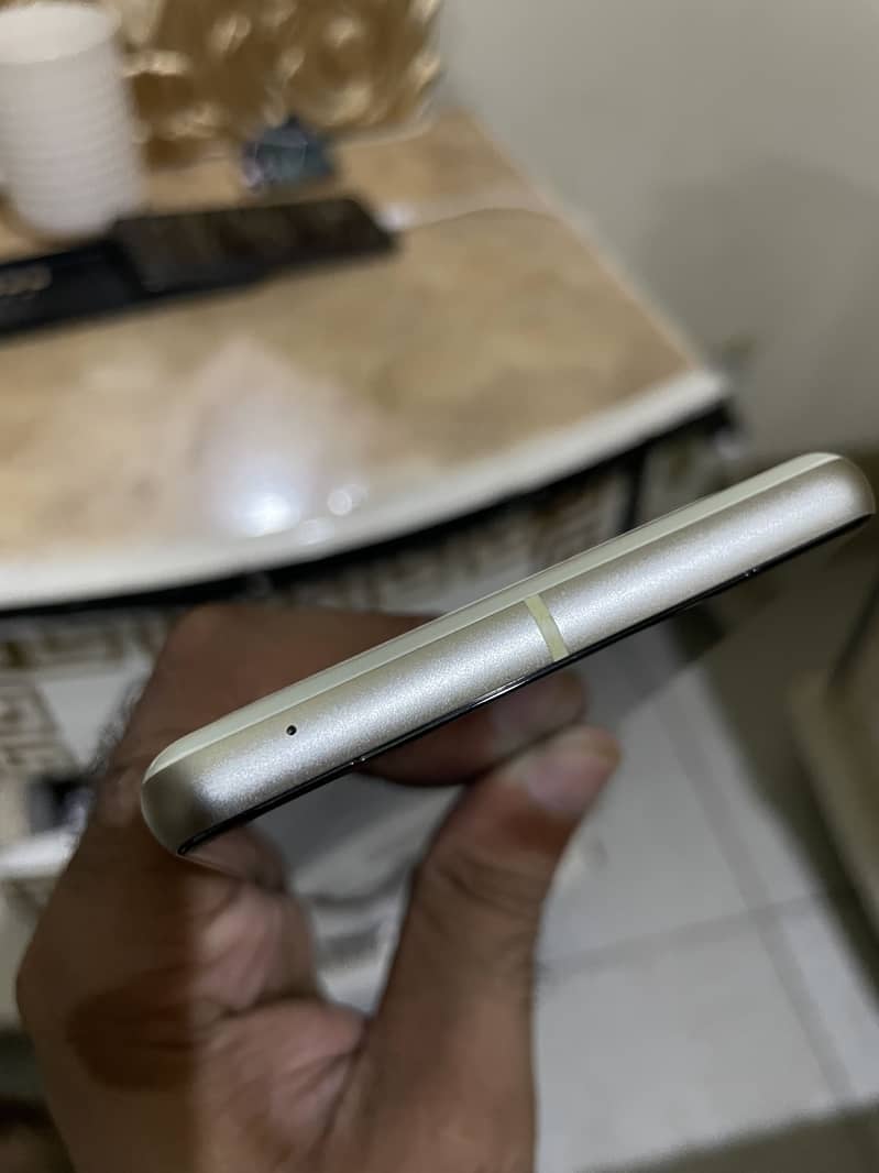 Google Pixel 7 4