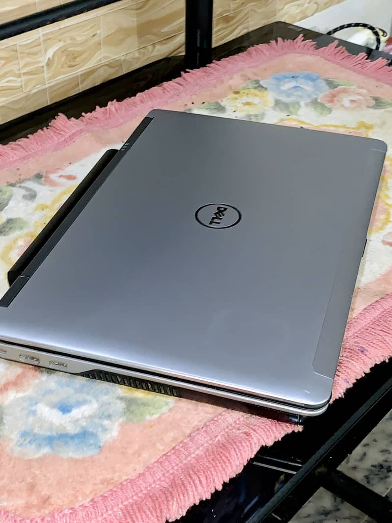 LATITUDE E6540 Dell 2