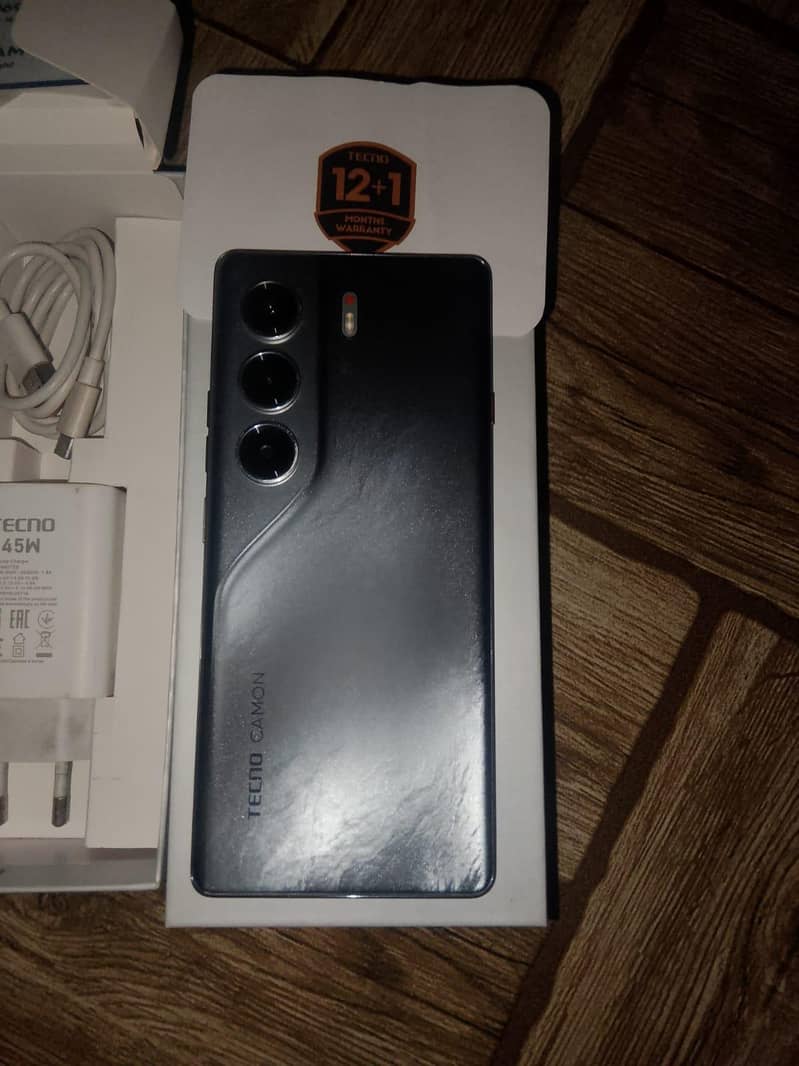 Tecno CAMON 40 Pro 0