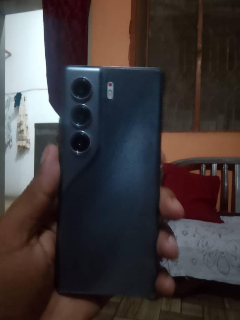 Tecno CAMON 40 Pro 1
