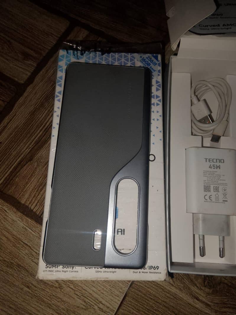 Tecno CAMON 40 Pro 3