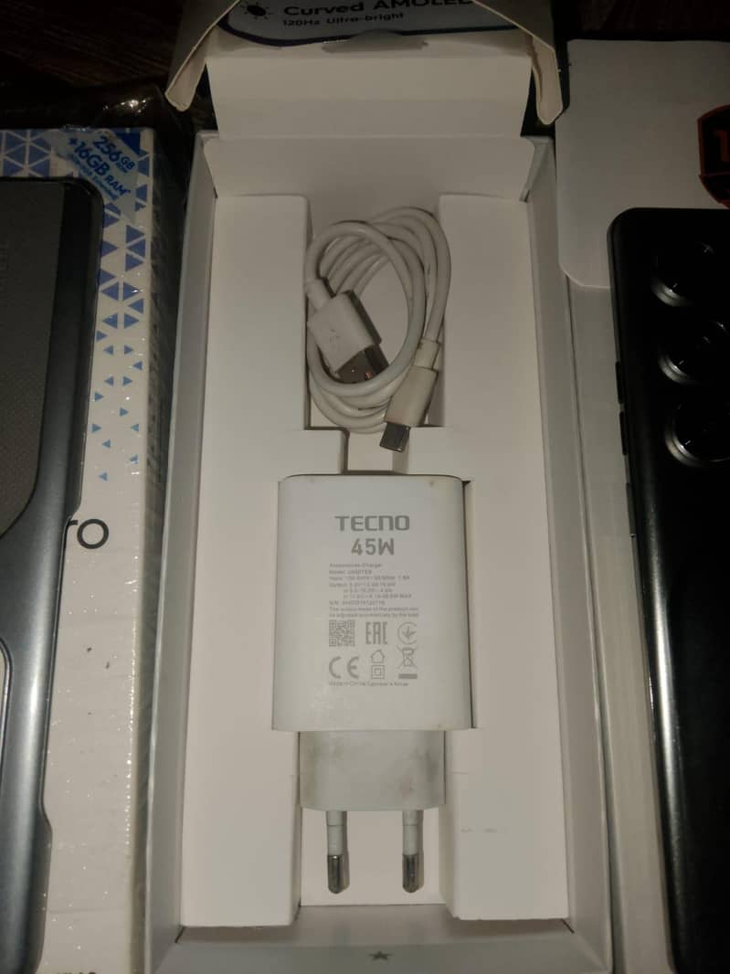 Tecno CAMON 40 Pro 5
