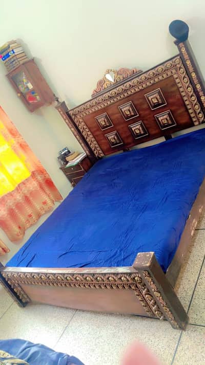 King Size Bed with Mattress – Excellent Condition