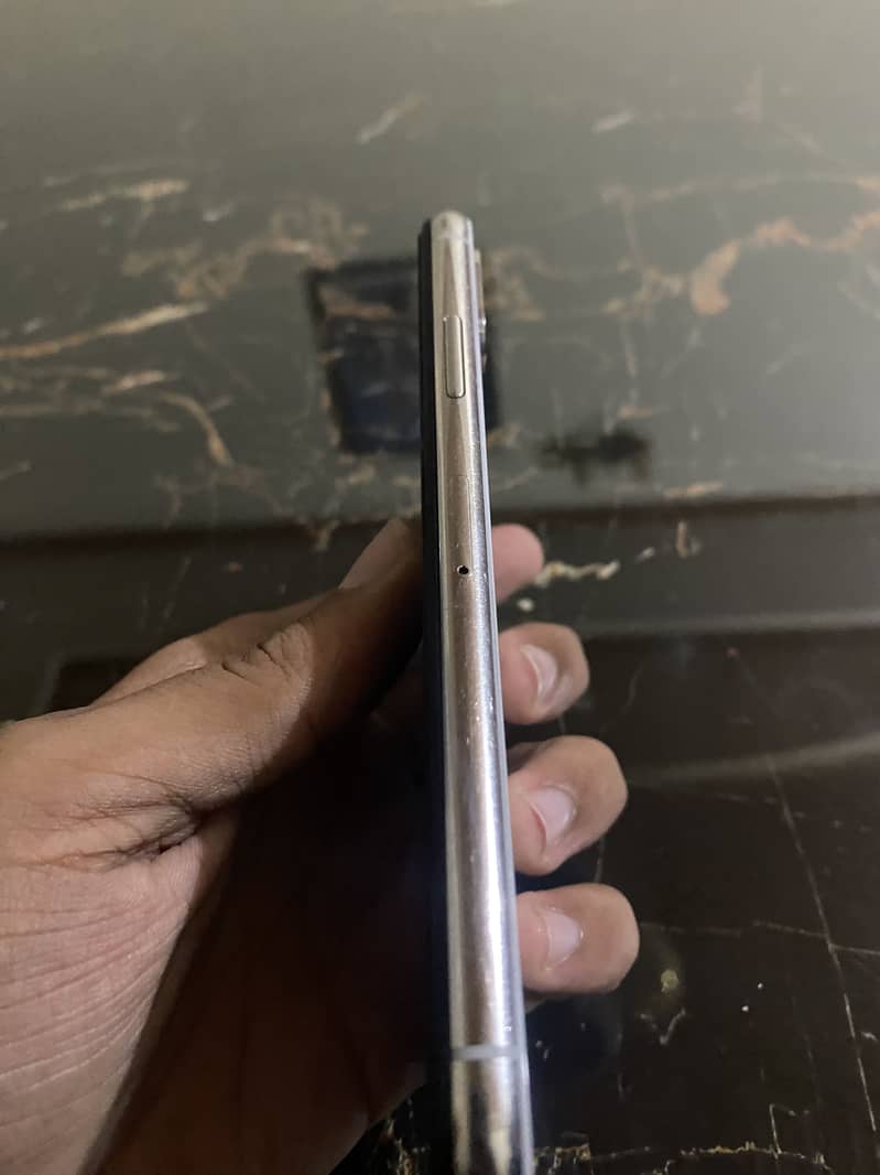 Apple iPhone X 3