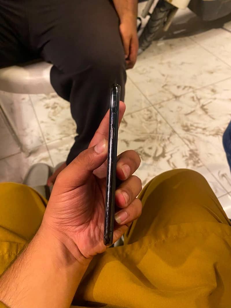 Apple iPhone X 3
