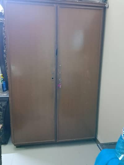 lassani ka furniture h space ki waja se sale karni h