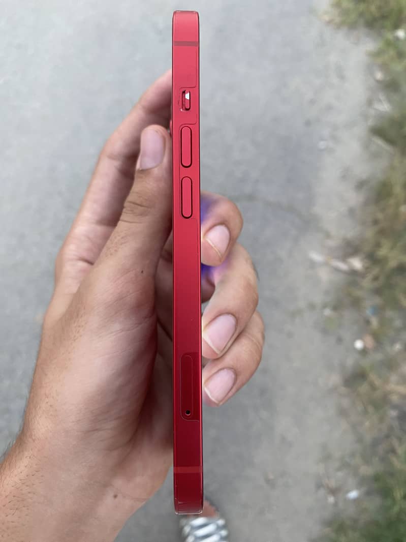Apple iPhone 13 8
