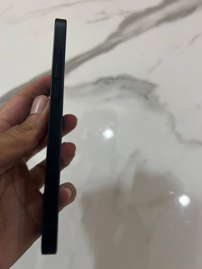 Apple iPhone 13 2