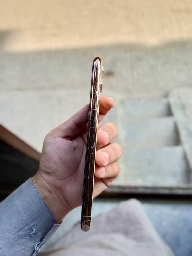 Apple iPhone 11 Pro Max 2