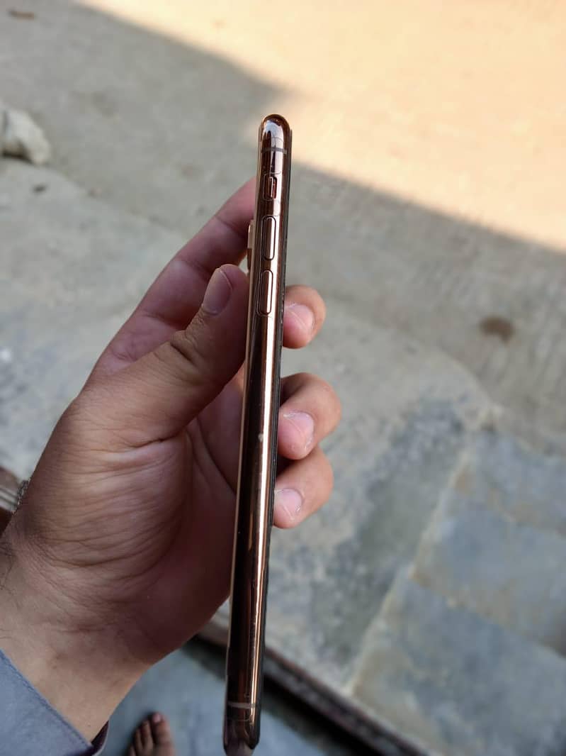 Apple iPhone 11 Pro Max 3