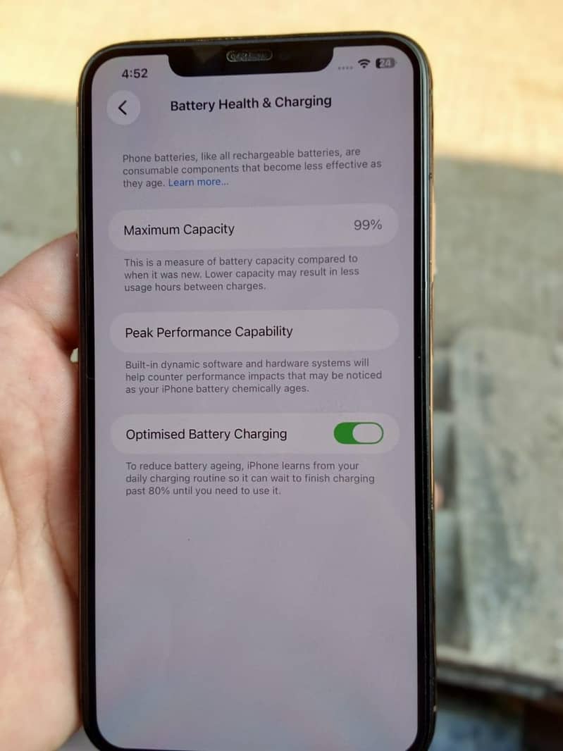 Apple iPhone 11 Pro Max 4