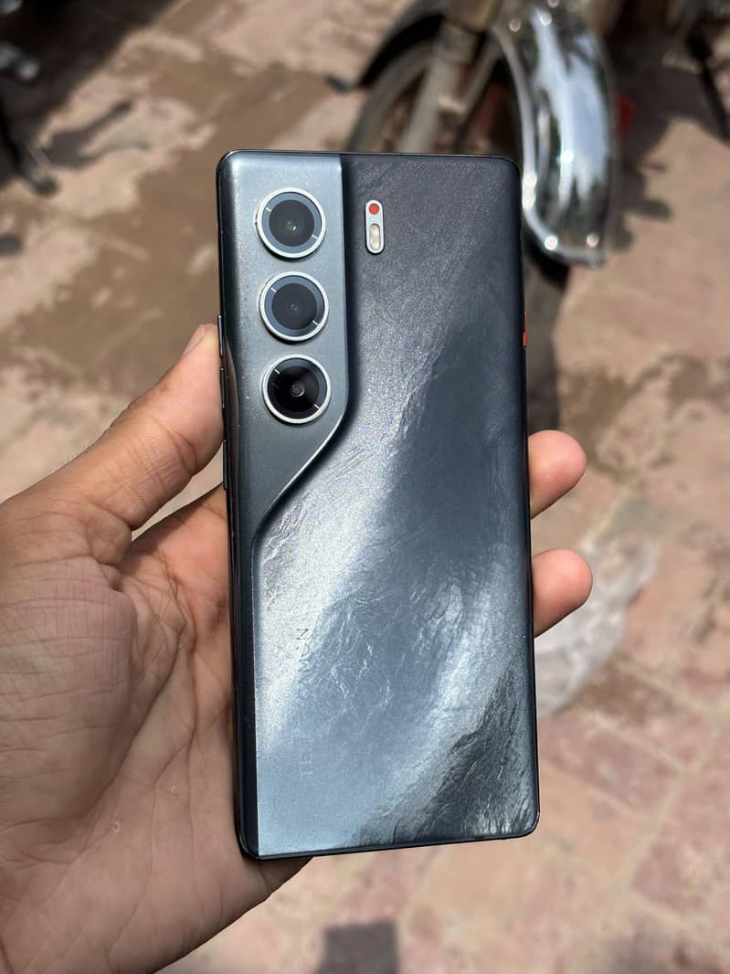 Tecno CAMON 40 Pro 0