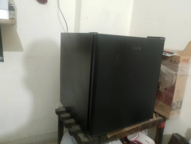 Refrigerator 0