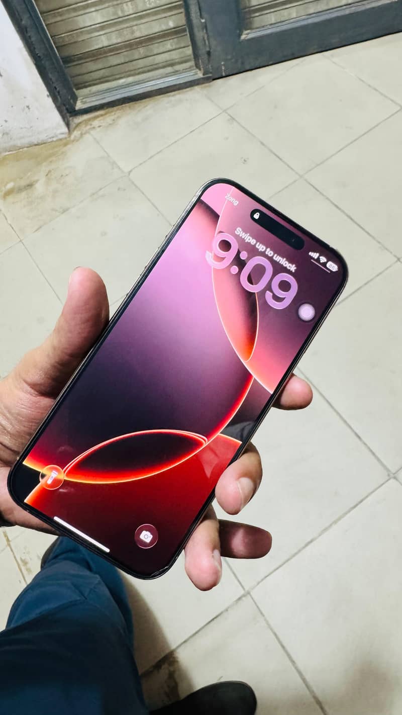 Apple iPhone 16 Pro Max 1