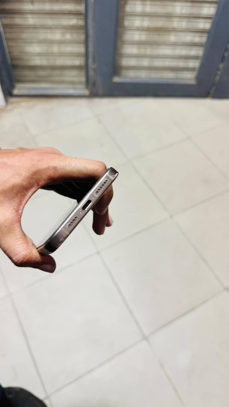 Apple iPhone 16 Pro Max 3