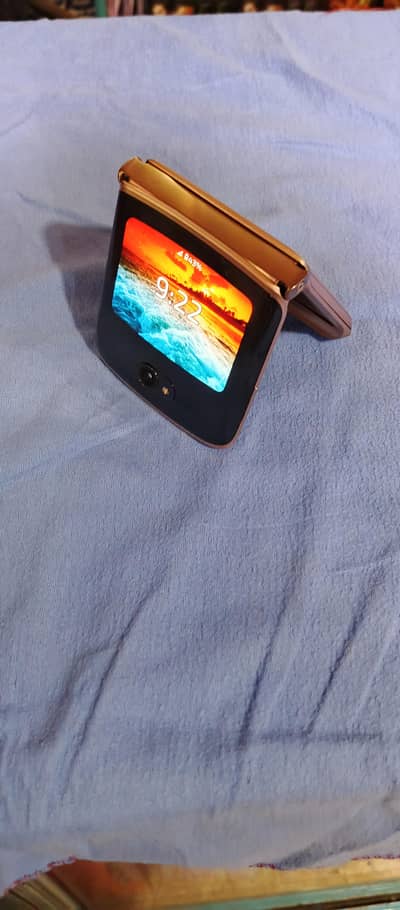 Motorola RAZR 2020 8/256 snapdragon 7 generations 5g