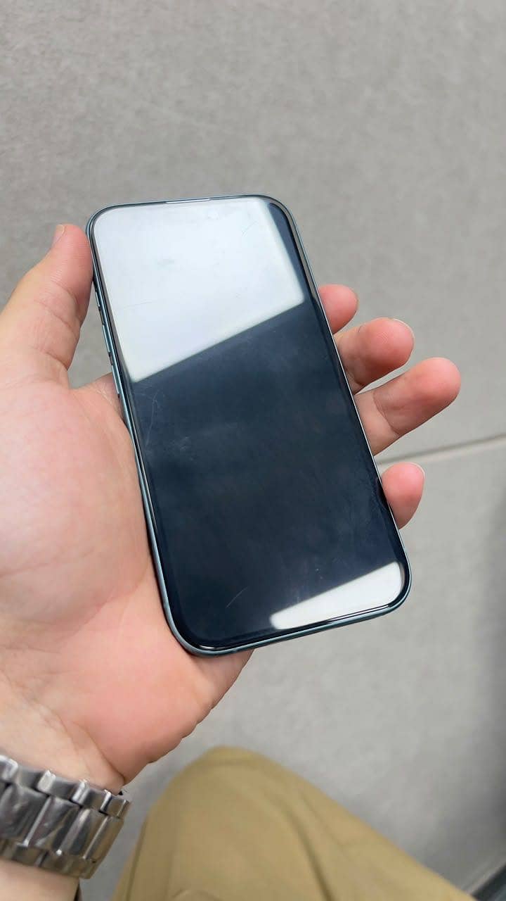 Apple iPhone 16 1