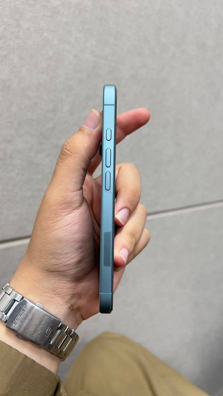 Apple iPhone 16 5