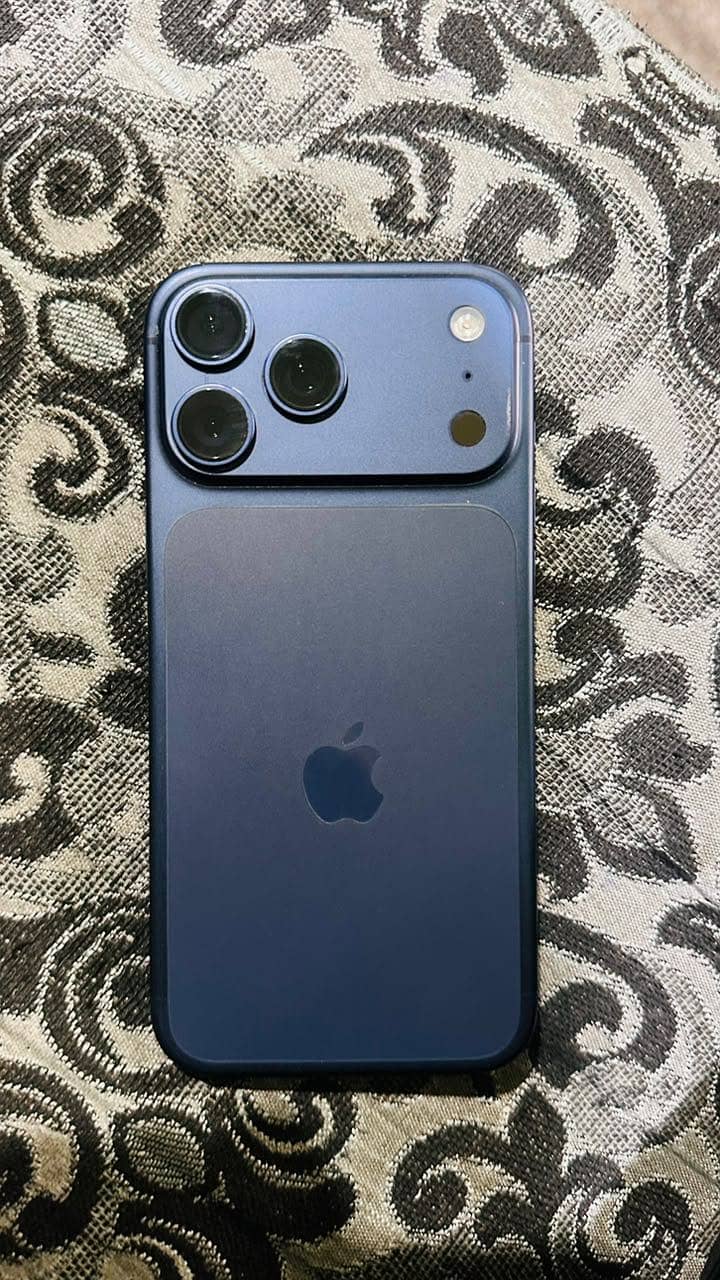 Apple iPhone 17 Pro Max 0