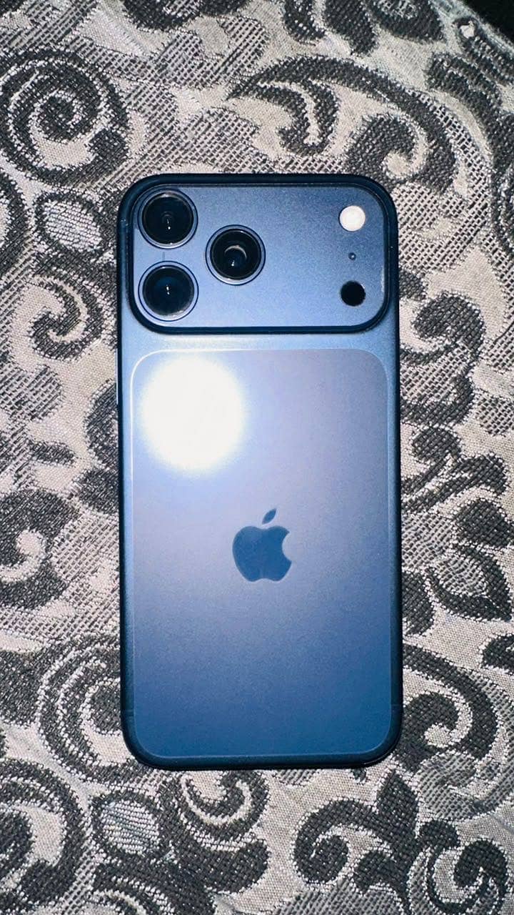 Apple iPhone 17 Pro Max 1