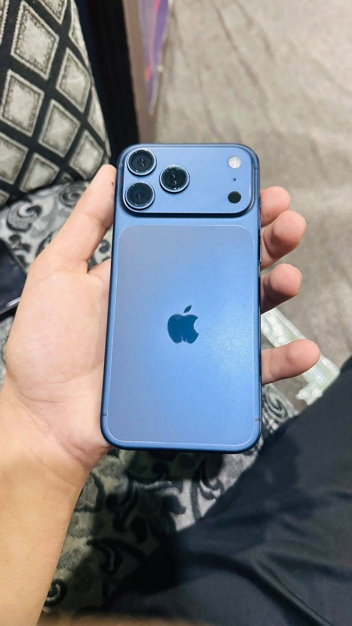 Apple iPhone 17 Pro Max 2