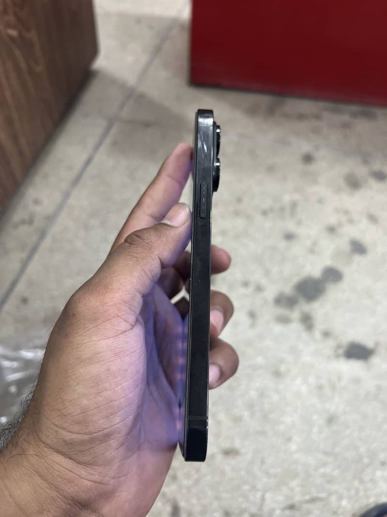 Apple iPhone 14 Pro Max 4