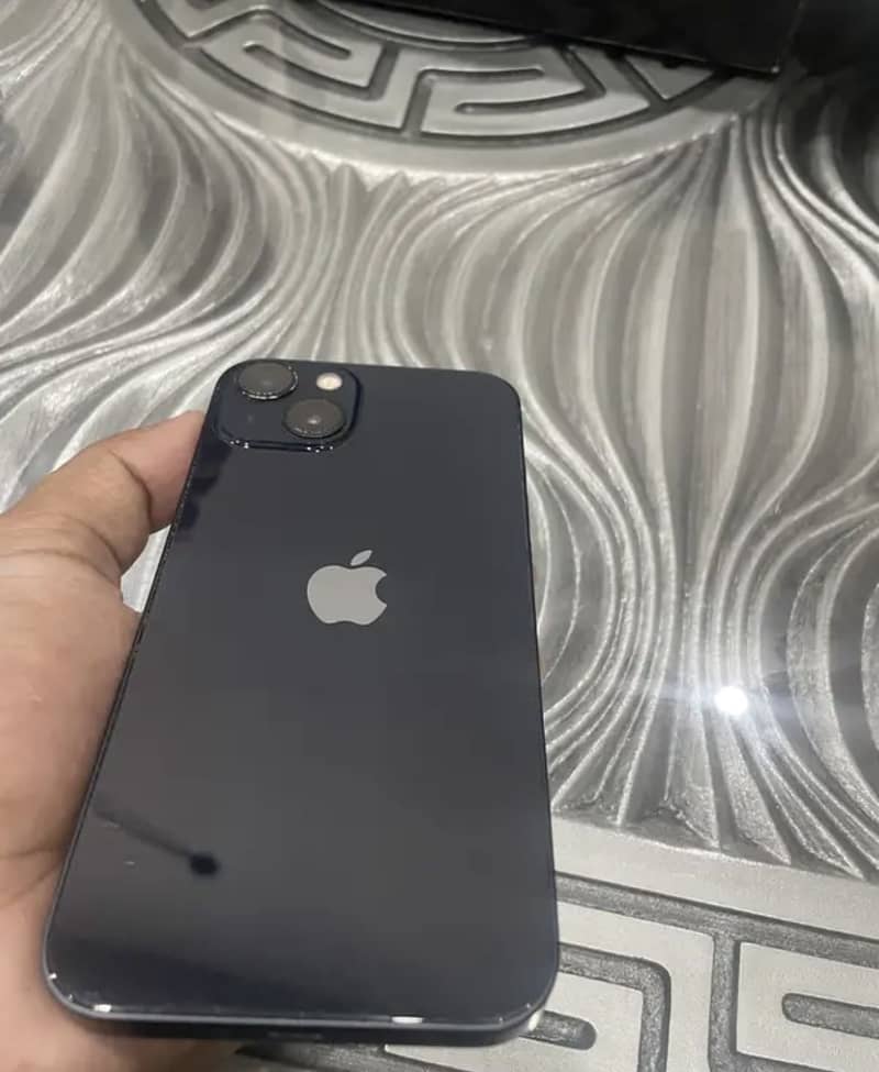 Apple iPhone 13 2