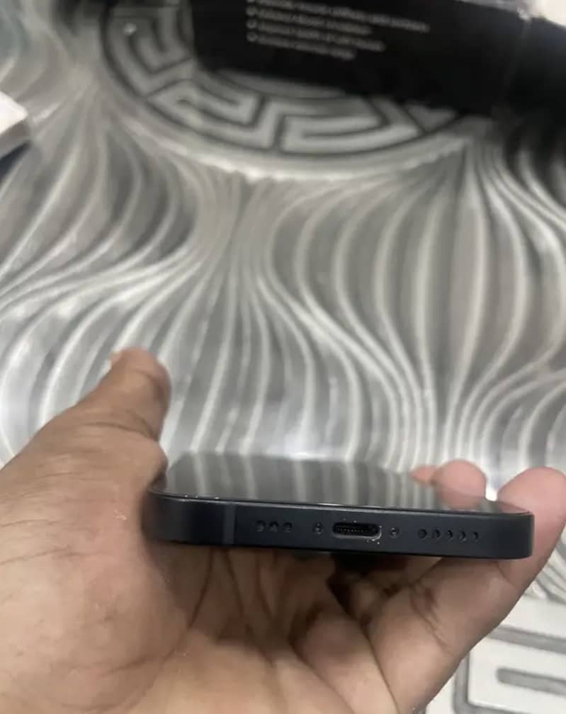 Apple iPhone 13 4