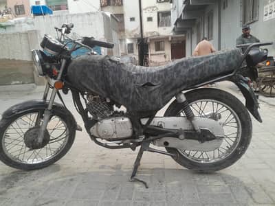 Suzuki GS 150 2014