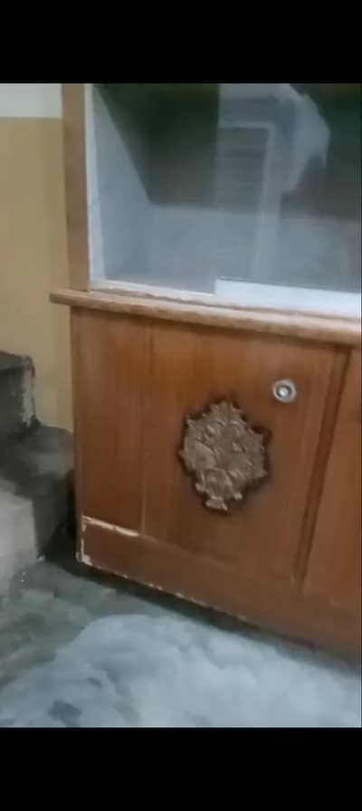 showcase in used