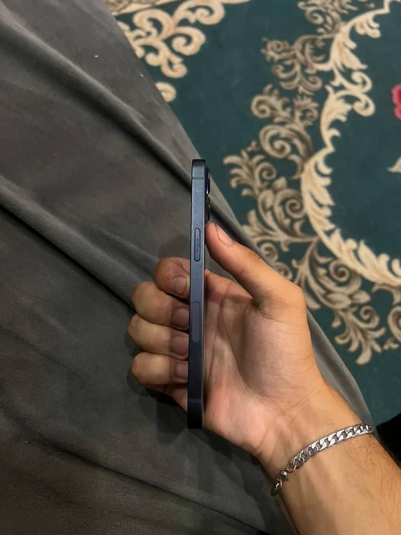 Apple iPhone 13 3