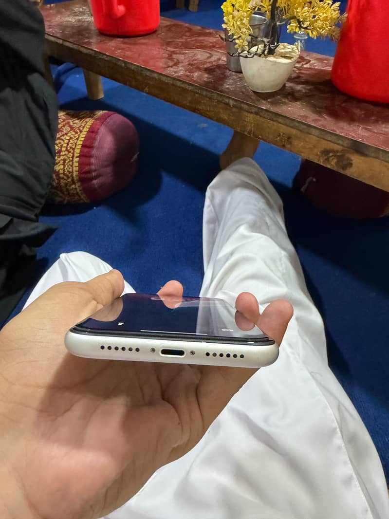 Apple iPhone 11 3