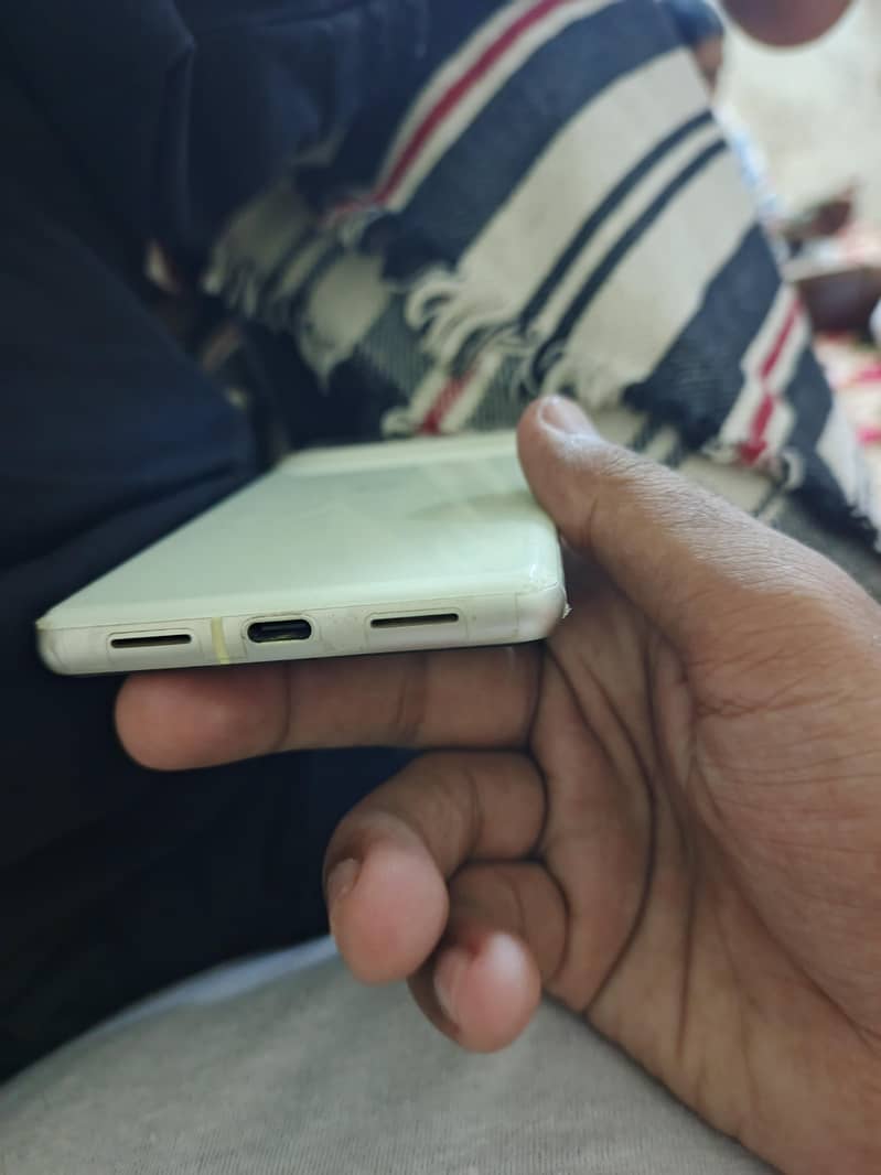 Google Pixel 7 4