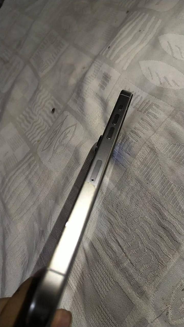 Apple iPhone 15 plus 0