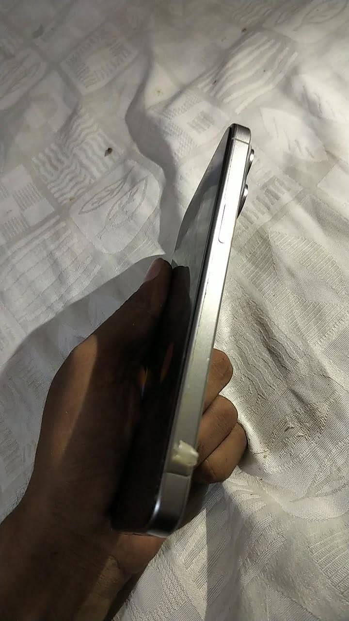 Apple iPhone 15 plus 1