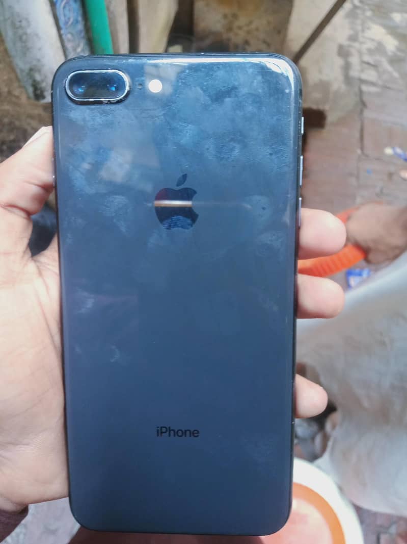 Apple iPhone 8 Plus 1