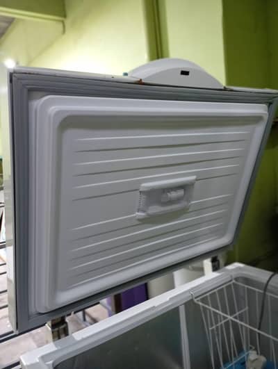 Dawlance deep freezer condition 10 by 9 original gas