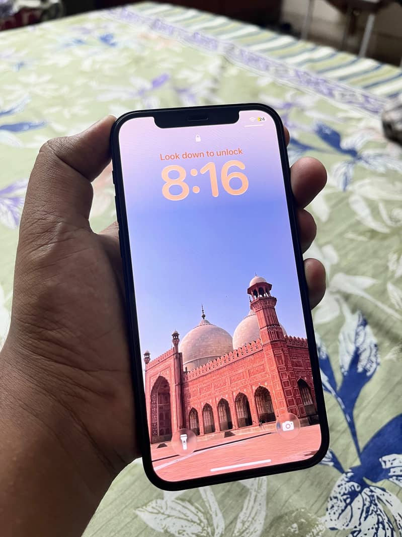 Apple iPhone 12 1