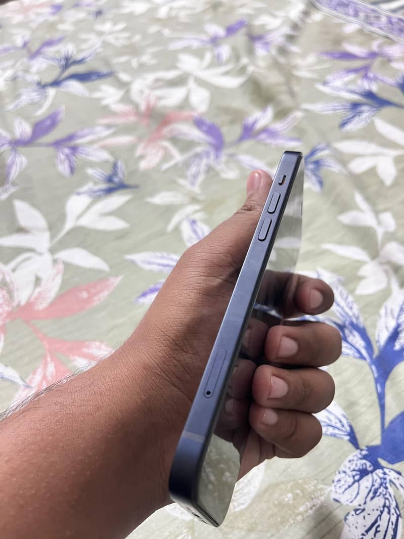 Apple iPhone 12 2